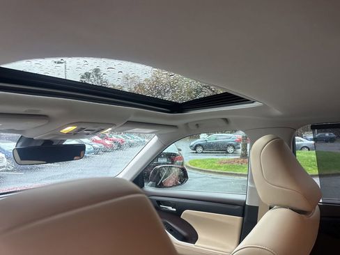 Used 2022 Toyota Highlander XLE image 10