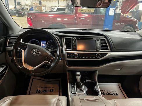 Used 2019 Toyota Highlander XLE image 13