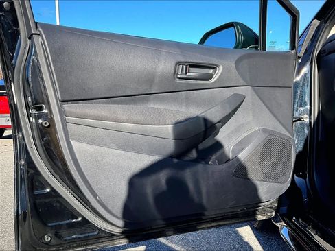 Used 2023 Toyota Corolla LE image 9