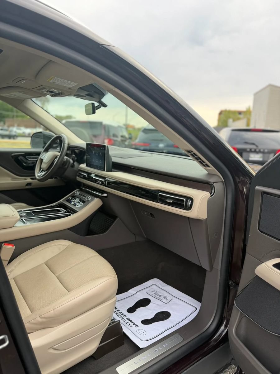 Used 2023 Lincoln Aviator Reserve w/ Equipment Group 201A AWD/4WD image 17