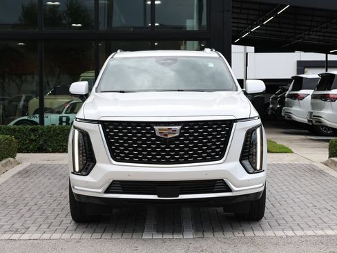 Used 2025 Cadillac Escalade ESV Premium Luxury w/ LPO, Floor Liner Package AWD/4WD image 3