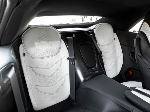 Used 2023 Aston Martin DBS Volante image 21