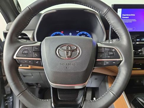 Used 2024 Toyota Highlander Platinum AWD/4WD image 22