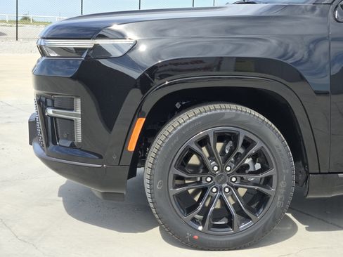 New 2026 Jeep Grand Wagoneer Summit AWD/4WD image 6