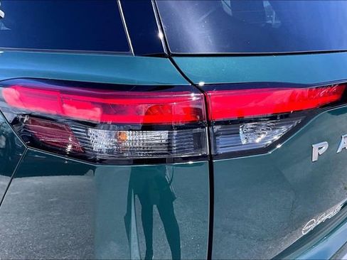 Certified 2025 Nissan Pathfinder SL w/ SL Premium Package image 20