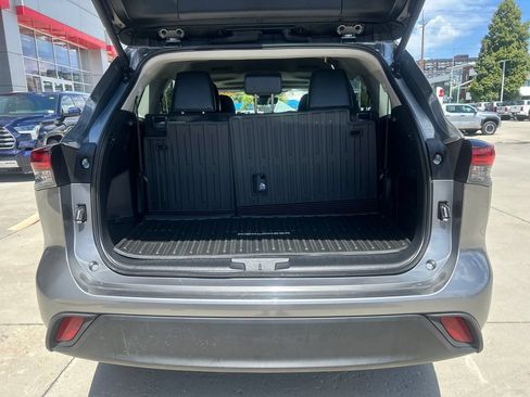 Certified 2025 Toyota Highlander XLE AWD/4WD image 13