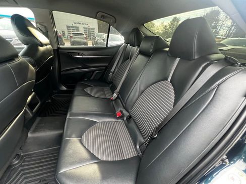 Used 2019 Toyota Camry L image 11