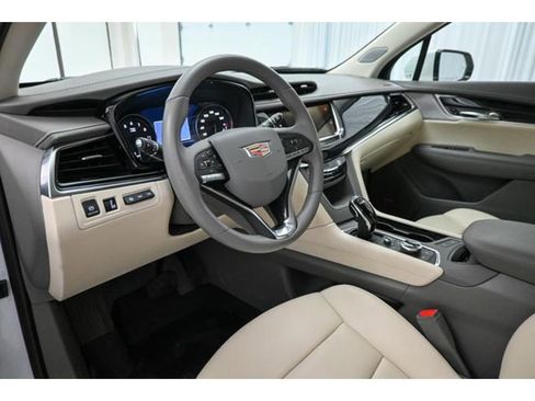 Used 2024 Cadillac XT6 Premium Luxury w/ Technology Package image 9