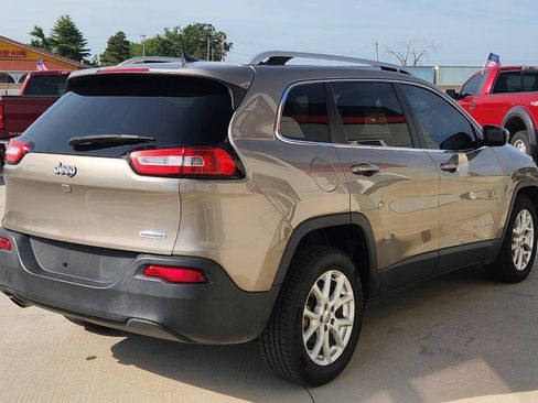 Used 2017 Jeep Cherokee Latitude w/ Comfort & Sound Group FWD image 6