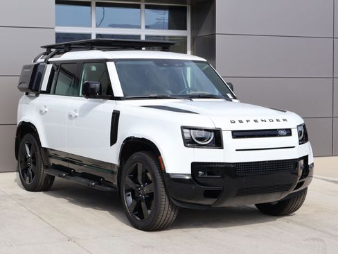 New 2026 Land Rover Defender 110 X-Dynamic SE AWD/4WD image 3