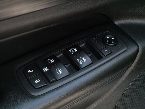 Used 2019 Jeep Grand Cherokee Altitude AWD/4WD image 19