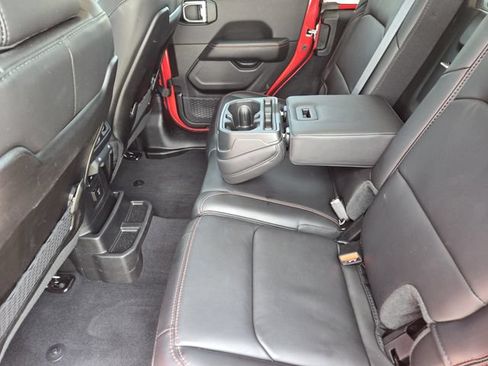 Used 2025 Jeep Wrangler Unlimited Rubicon w/ Convenience Group AWD/4WD image 22
