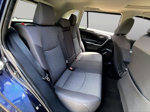 Used 2020 Toyota RAV4 XLE w/ Convenience Package FWD image 20