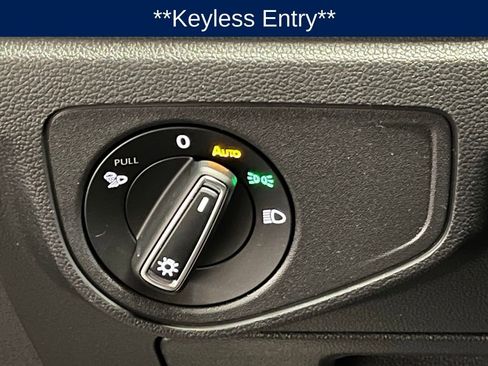 Used 2023 Volkswagen Atlas Cross Sport SE image 13