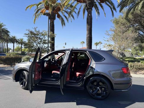 Used 2018 Bentley Bentayga AWD/4WD image 18