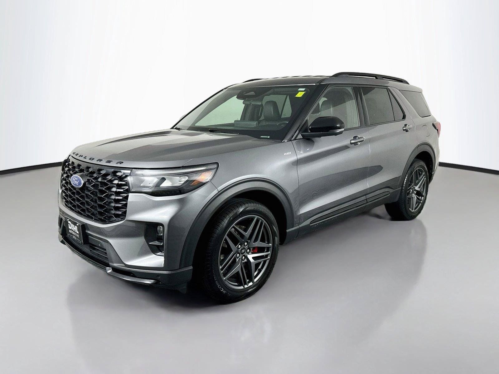 Used 2025 Ford Explorer ST-Line w/ ST-Line Street Pack AWD/4WD image 4