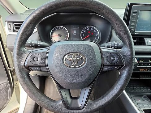 Used 2020 Toyota RAV4 XLE FWD image 24