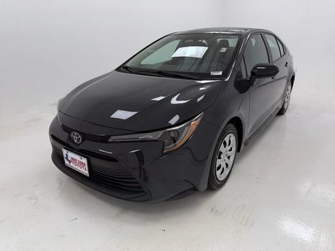 Used 2025 Toyota Corolla LE FWD image 4