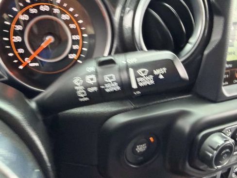 Used 2020 Jeep Wrangler Unlimited Sahara AWD/4WD image 30