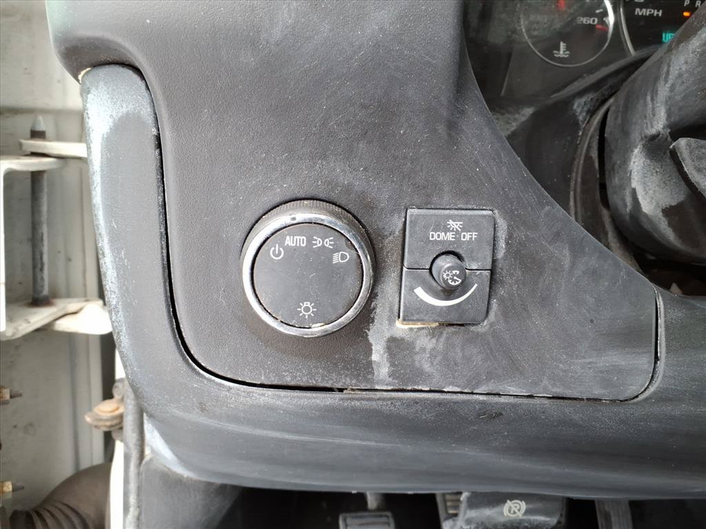 Used 2016 Chevrolet Express 3500 RWD image 15