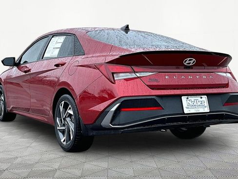 Used 2025 Hyundai Elantra Sport image 13