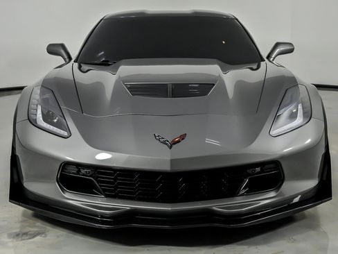 Used 2016 Chevrolet Corvette Z06 w/ 3LZ Preferred Equipment Group image 5