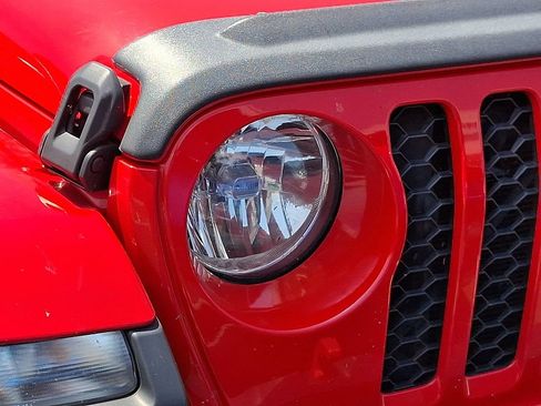 Used 2023 Jeep Gladiator Sport AWD/4WD image 9