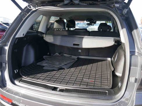 Used 2023 Jeep Grand Cherokee Limited w/ Black Appearance Package image 9