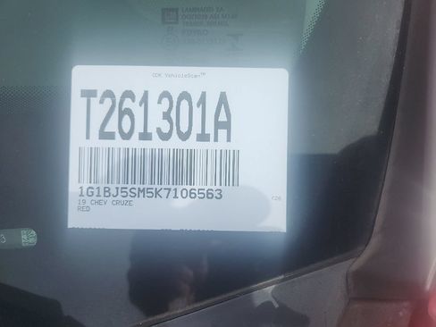 Used 2019 Chevrolet Cruze Sedan FWD image 4