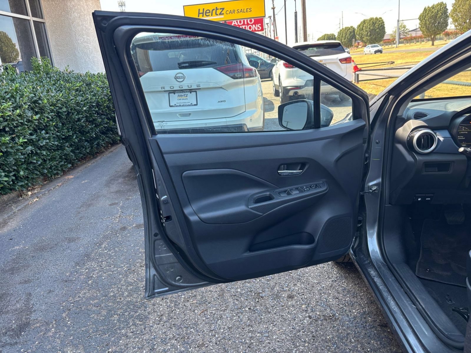 Used 2025 Nissan Versa SV FWD image 18