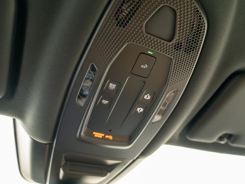 Certified 2025 Porsche Cayenne Coupe AWD/4WD image 21