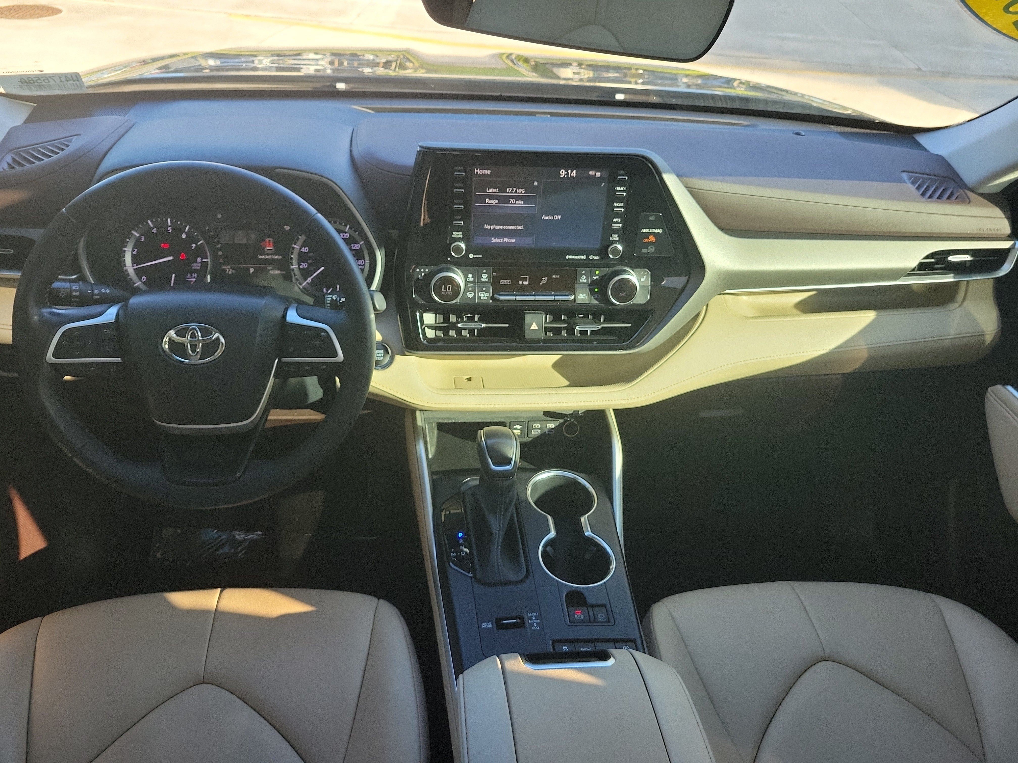 Used 2022 Toyota Highlander XLE FWD image 19
