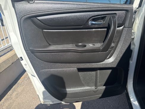 Used 2015 Chevrolet Traverse LT image 19