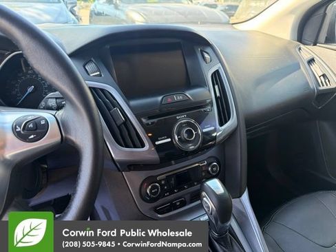 Used 2014 Ford Focus Titanium FWD image 21