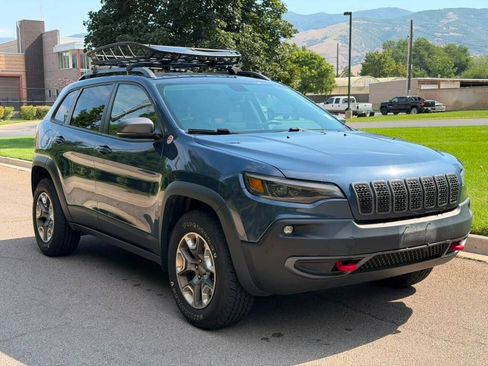 Used 2019 Jeep Cherokee Trailhawk w/ Cold Weather Group AWD/4WD image 6