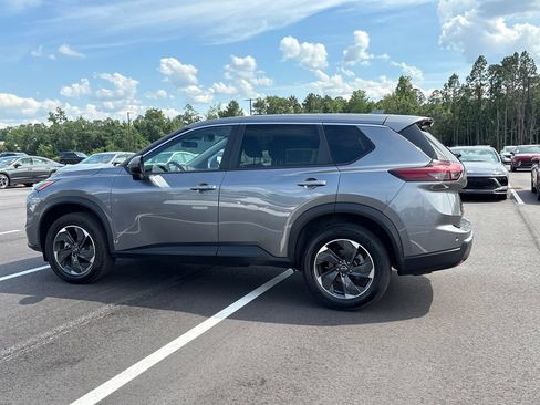 Used 2024 Nissan Rogue SV FWD image 15