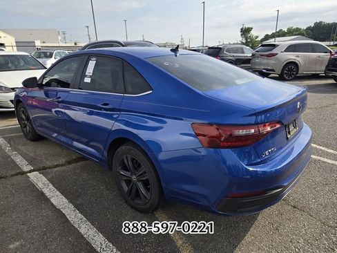 Certified 2024 Volkswagen Jetta SE FWD image 4