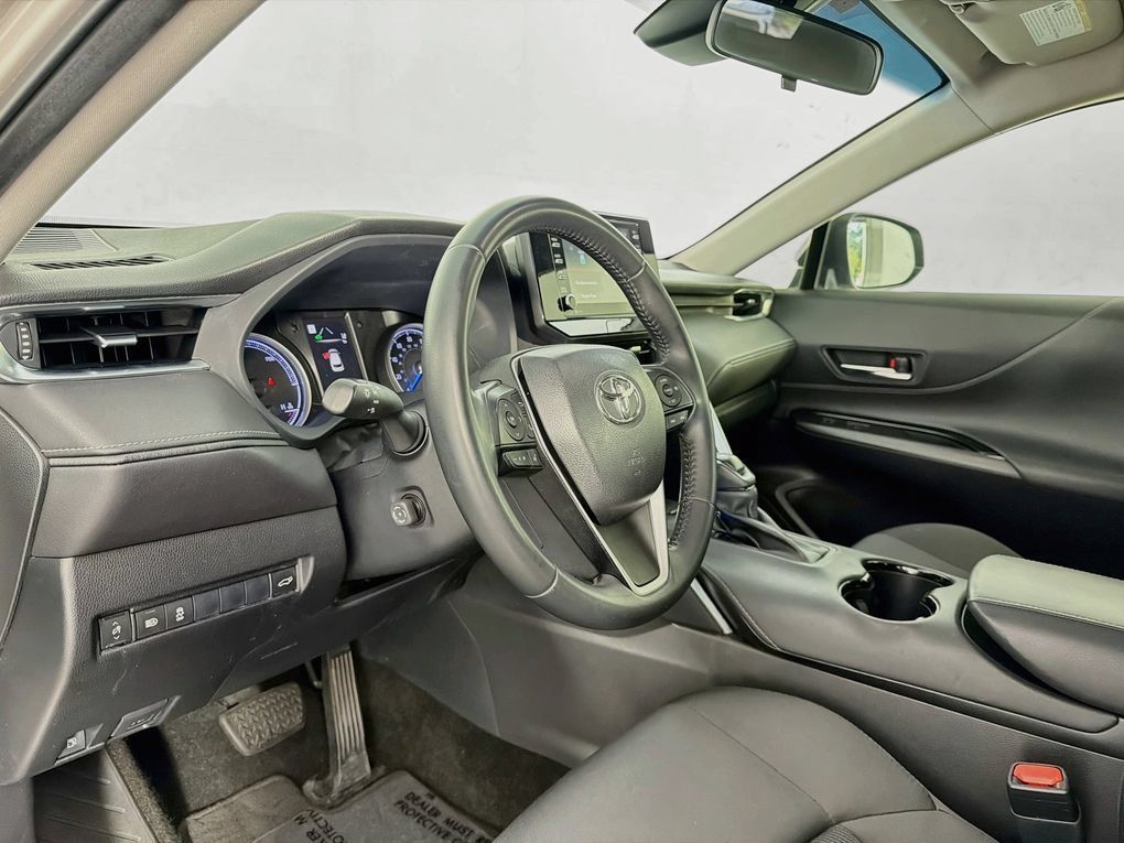 Used 2021 Toyota Venza LE AWD/4WD image 12