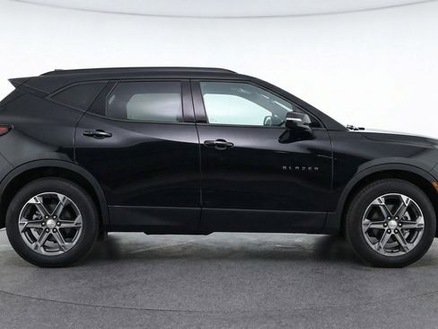 Used 2025 Chevrolet Blazer LT image 11