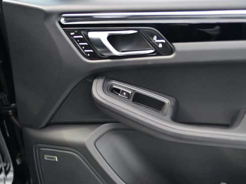 Certified 2026 Porsche Macan AWD/4WD image 11