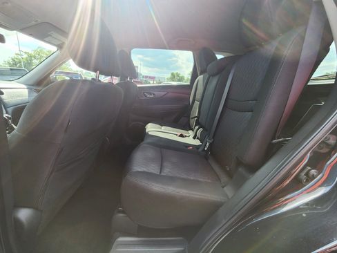 Used 2018 Nissan Rogue SV w/ Premium Package image 17