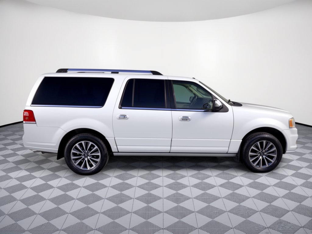 Used 2015 Lincoln Navigator L 4WD image 8