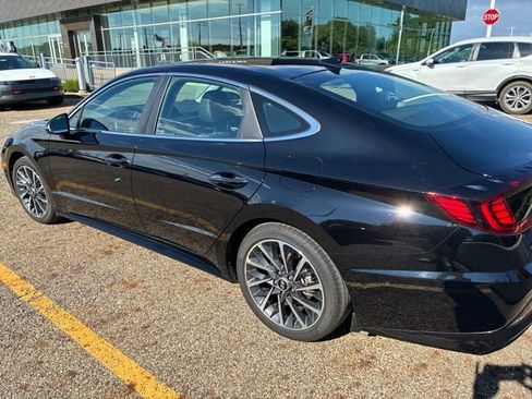 Used 2023 Hyundai Sonata Limited w/ Preferred Accessory Package FWD image 2