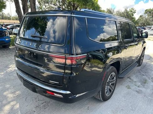Used 2024 Jeep Wagoneer L Series II w/ Flexible Seating Group AWD/4WD image 4