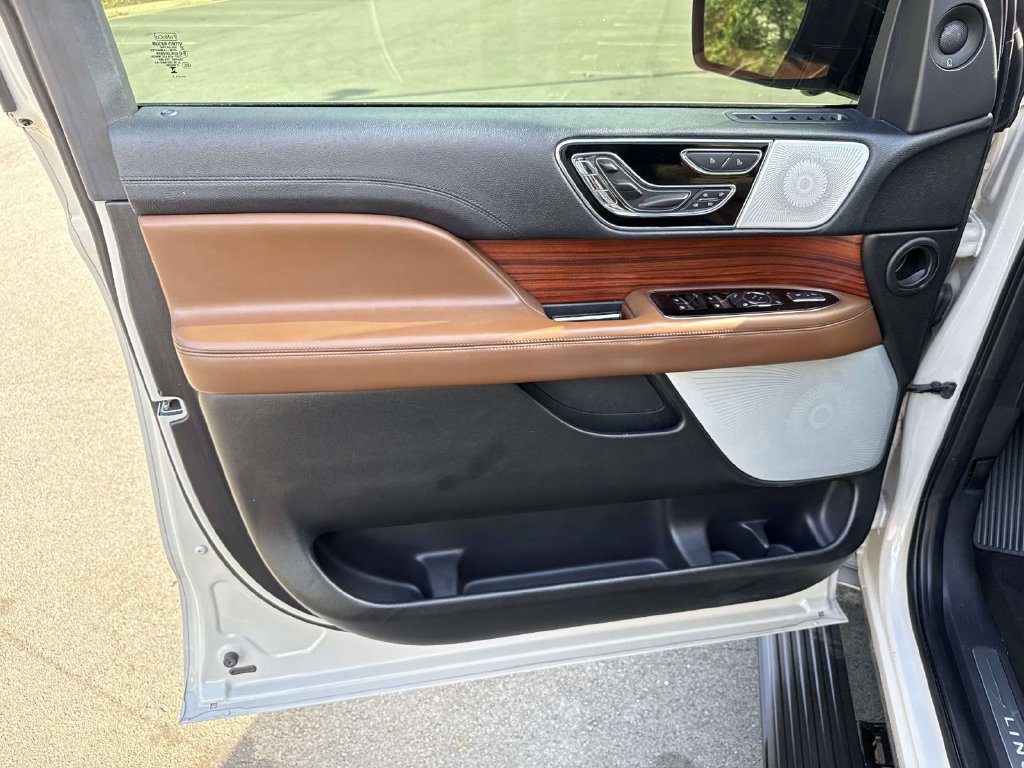 Used 2024 Lincoln Navigator Reserve AWD/4WD image 28