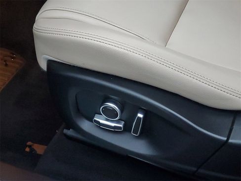 Used 2020 Jaguar F-PACE Premium image 10