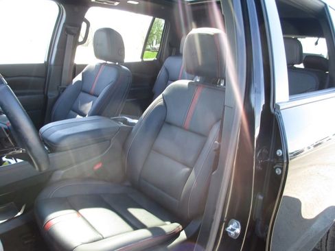 Used 2024 Chevrolet Traverse RS w/ LPO, Floor Liner Package FWD image 20