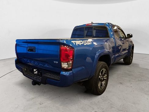 Used 2017 Toyota Tacoma TRD Sport w/ Tow Package AWD/4WD image 5