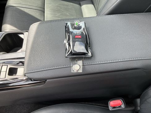 Used 2025 Toyota Camry XSE FWD image 36