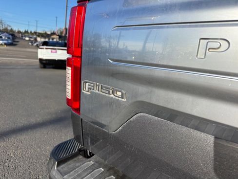 Used 2018 Ford F150 Platinum w/ Equipment Group 701A Luxury AWD/4WD image 9